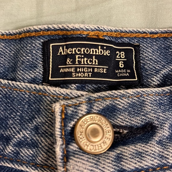 Abercrombie and Fitch High Rise Jean Shorts - Picture 3 of 3